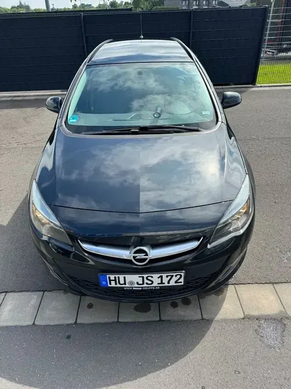 Gebraucht Opel Astra 110 PS (80 kW) 2014 Schwarz Limousine