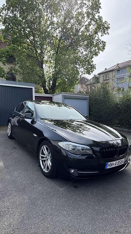Schwarz Gebraucht 2011 BMW 525 Sport Line Limousine | 8.900 € (Fairer Preis) - Bild 1/4