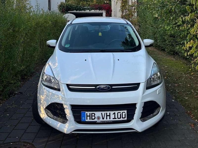 Gebraucht Ford Kuga Individual 150 PS (110 kW) 2015 Weiß SUV