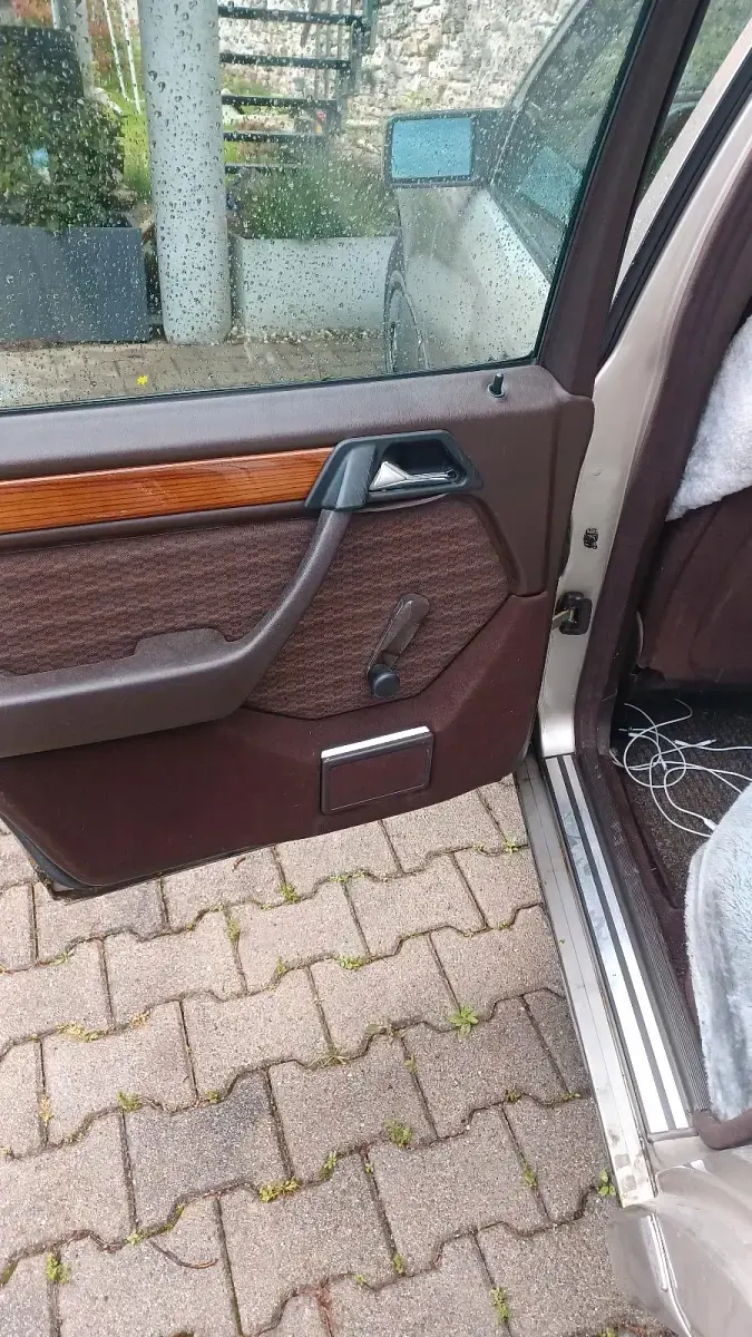 Gebraucht Mercedes 300 113 PS (83 kW) 1991 Beige Limousine