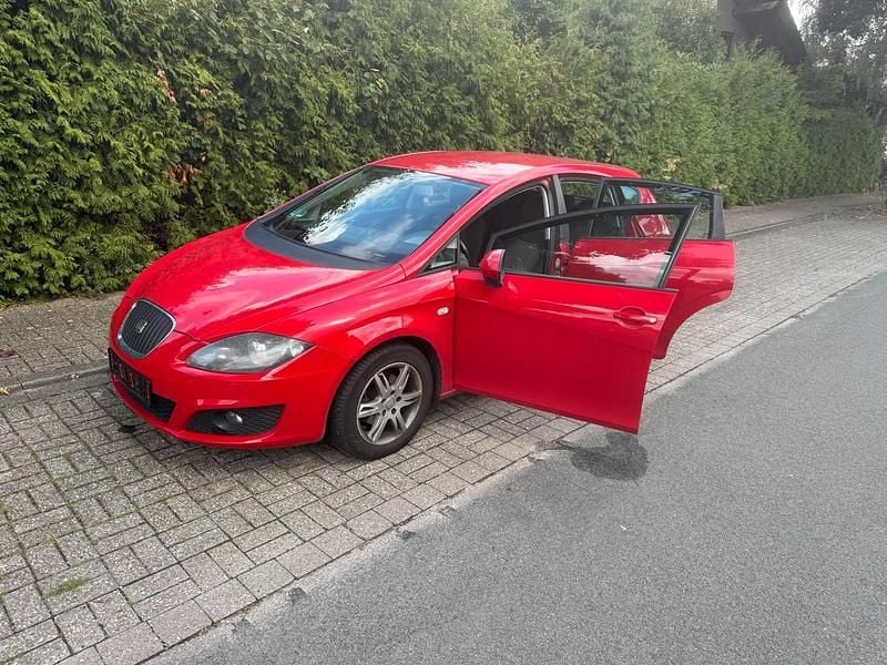 Rot Gebraucht 2011 Seat Leon Copa Limousine | 3.499 € (Fairer Preis) - Bild 1/4
