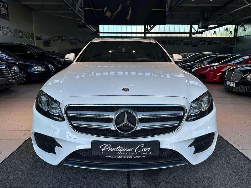 Weiß Gebraucht 2016 Mercedes E200 AMG Kombi | 25.749 € (Fairer Preis) - Bild 1/4