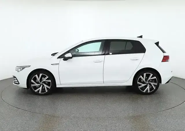 Gebraucht VW Golf VIII Life 131 PS (96 kW) 2024 Weiss Limousine
