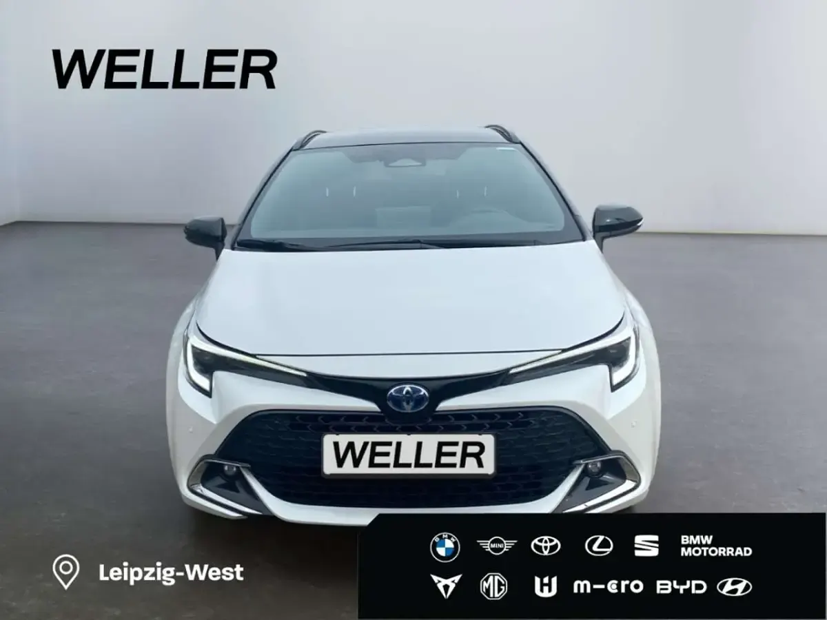 Gebraucht Toyota Corolla 196 PS (144 kW) 2025 Platinumweiß perleffekt / dach Kombi
