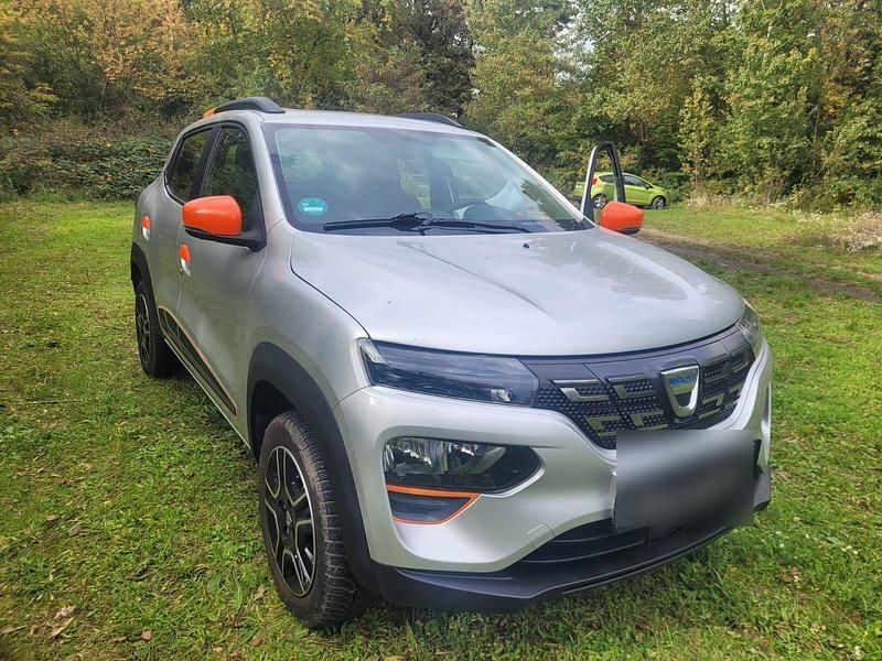 Silber Gebraucht 2021 Dacia Spring Comfort Plus Kleinwagen | 9.950 € (Fairer Preis) - Bild 1/4