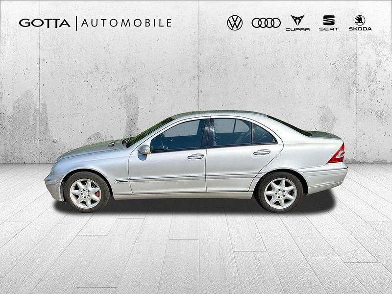 Second-hand Mercedes C240 170 CP (125 kW) 2000 Argintiu Berlinǎ