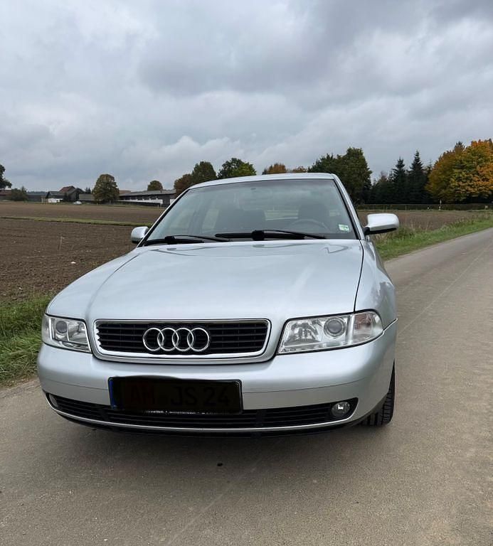 Silber Gebraucht 1999 Audi A4 Limousine | 1.900 € (Fairer Preis) - Bild 1/4