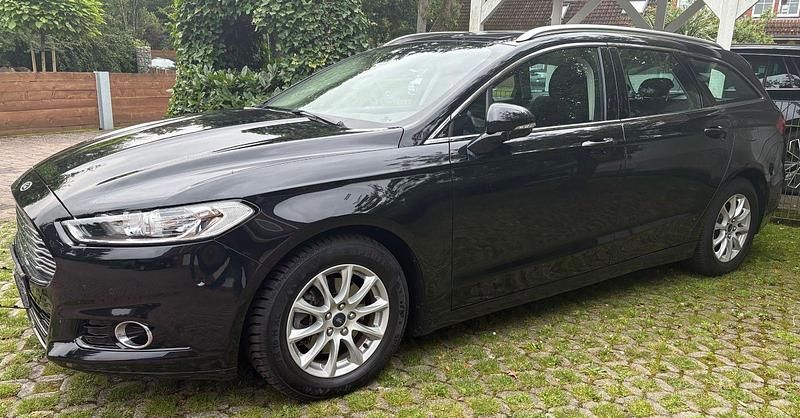 Gebraucht Ford Mondeo Titanium 160 PS (117 kW) 2015 Schwarz Kombi