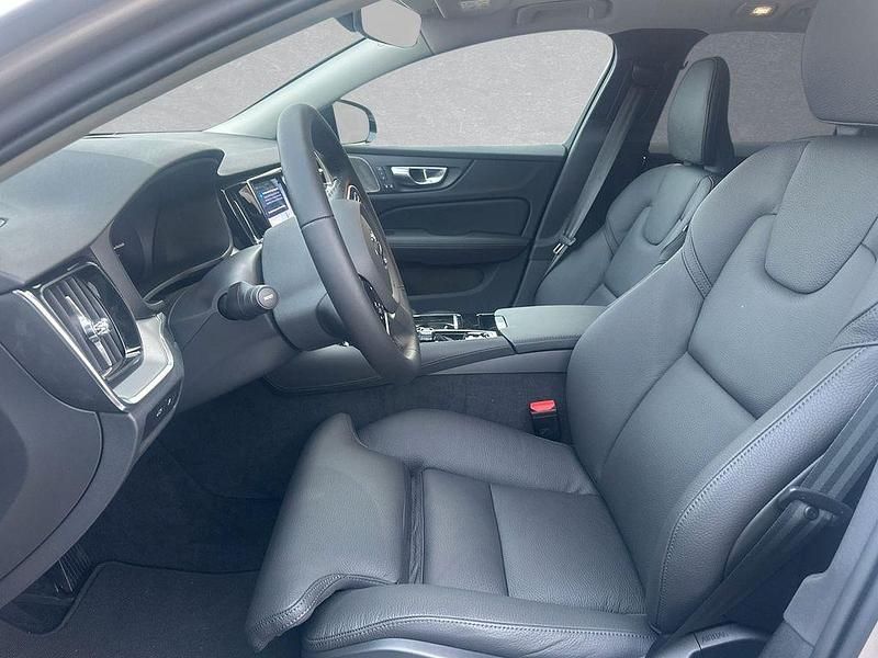Neu Volvo V60 Plus 349 PS (256 kW) 2025 Braun Kombi