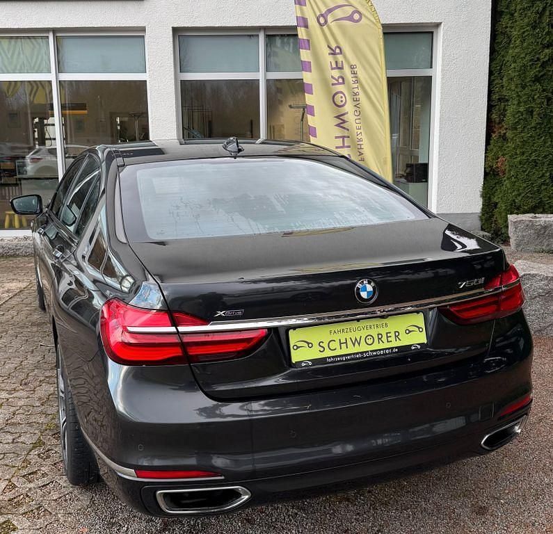 Gebraucht BMW 750 Shadowline 449 PS (330 kW) 2018 Grau Limousine
