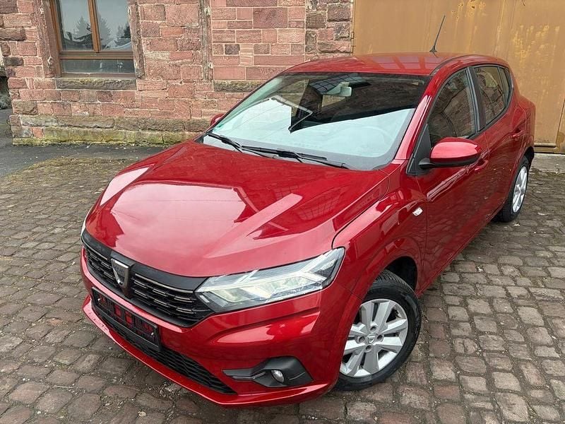 Rot Gebraucht 2021 Dacia Sandero Comfort Limousine | 9.999 € (Superpreis) - Bild 1/4
