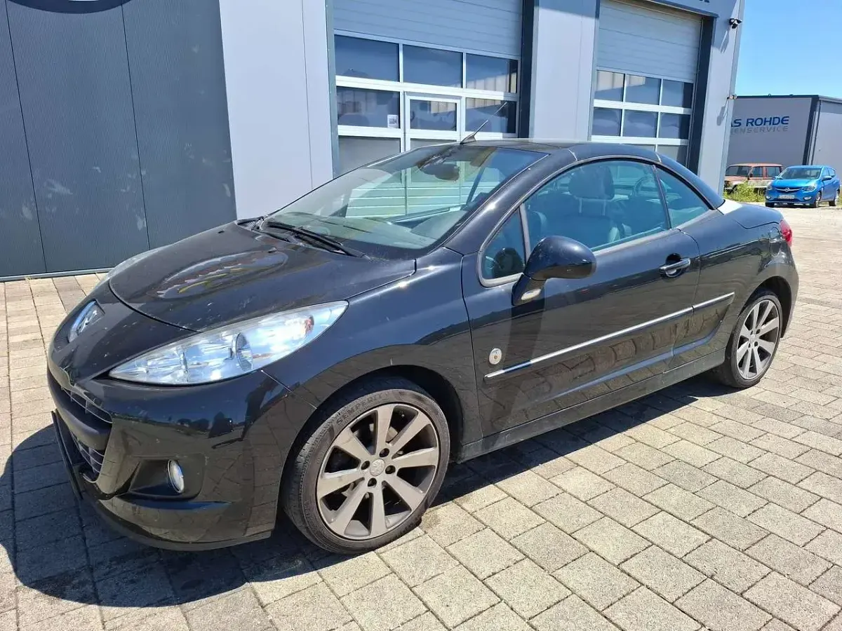 Gebraucht Peugeot 207 CC Roland Garros 111 PS (81 kW) 2012 Farbe schwarz obsidien Cabrio