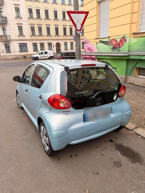Gebraucht Toyota Aygo 68 PS (50 kW) 2007 Blau Kleinwagen