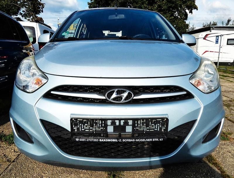 Gebraucht Hyundai i10 69 PS (50 kW) 2013 Silber Kleinwagen