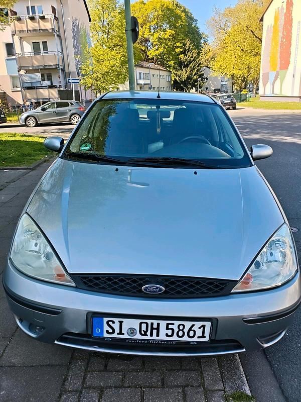 Second-hand Ford Focus 100 CP (73 kW) 2004 Gri Hatchback