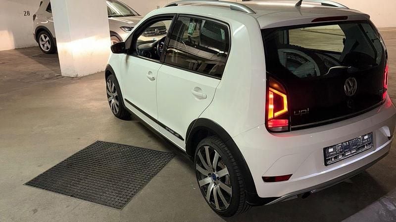 Gebraucht VW cross up! 90 PS (66 kW) 2017 Weiß Kleinwagen
