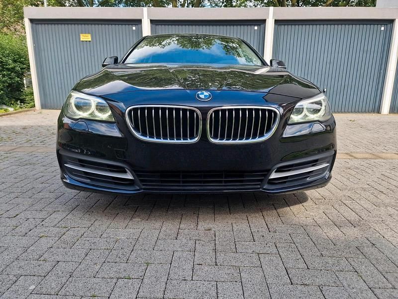 Schwarz Gebraucht 2014 BMW 520 Sport Line Limousine | 12.999 € (Fairer Preis) - Bild 1/4