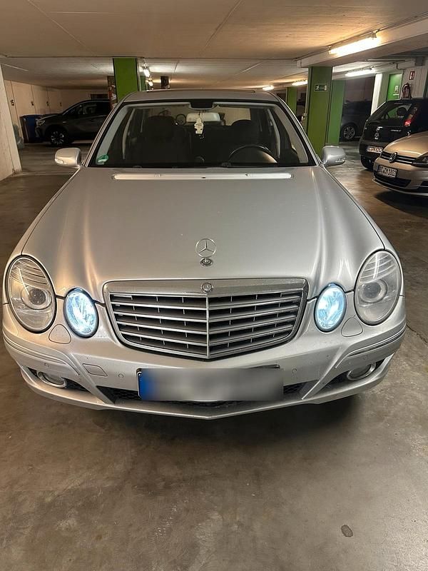 Grau Gebraucht 2008 Mercedes E280 Limousine | 6.450 € (Fairer Preis) - Bild 1/4