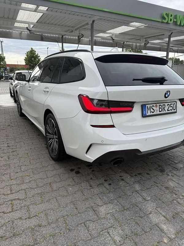 Gebraucht BMW 330e M Sport 292 PS (214 kW) 2020 Weiß Kombi