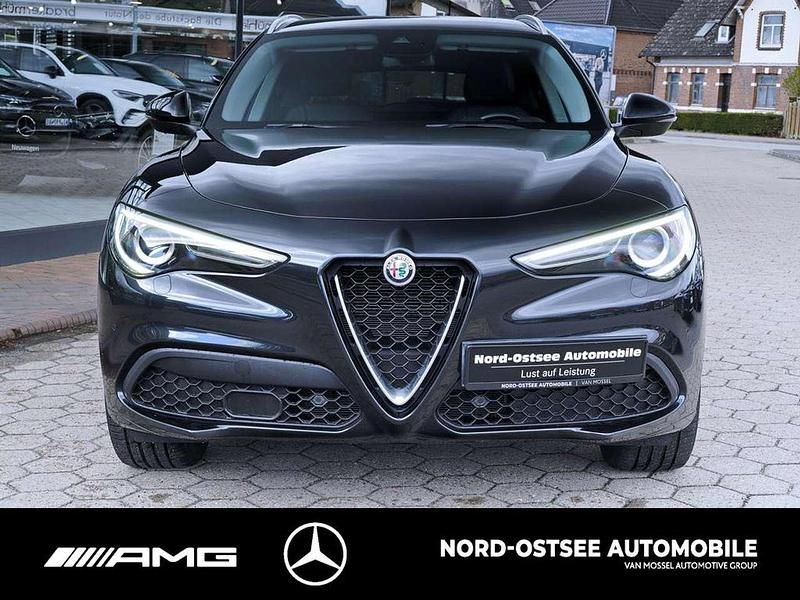 Gebraucht Alfa Romeo Stelvio Lusso 209 PS (153 kW) 2021 Schwarz SUV