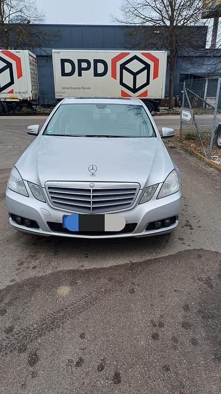 Silber Gebraucht 2010 Mercedes E220 Limousine | 9.500 € (Fairer Preis) - Bild 1/4
