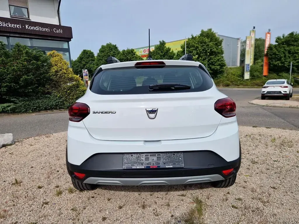 Gebraucht Dacia Sandero Comfort 91 PS (66 kW) 2021 Weiß SUV