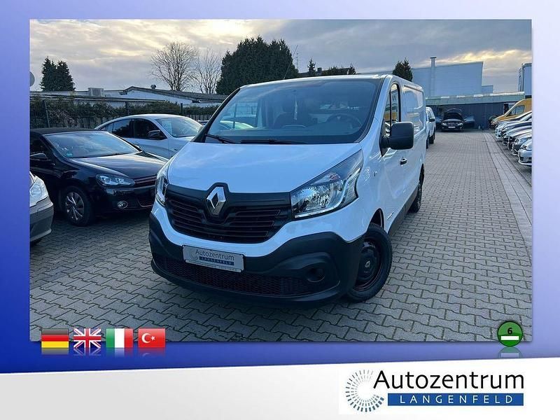 Gebraucht Renault Trafic Komfort 125 PS (91 kW) 2017 Weiß Van / Kleinbus