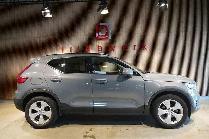 Grau Gebraucht 2020 Volvo XC40 Momentum SUV | 23.441 € (Fairer Preis) - Bild 1/3