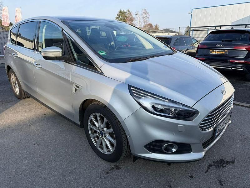 Gebraucht Ford S-MAX Titanium 179 PS (131 kW) 2017 Silber Van / Kleinbus