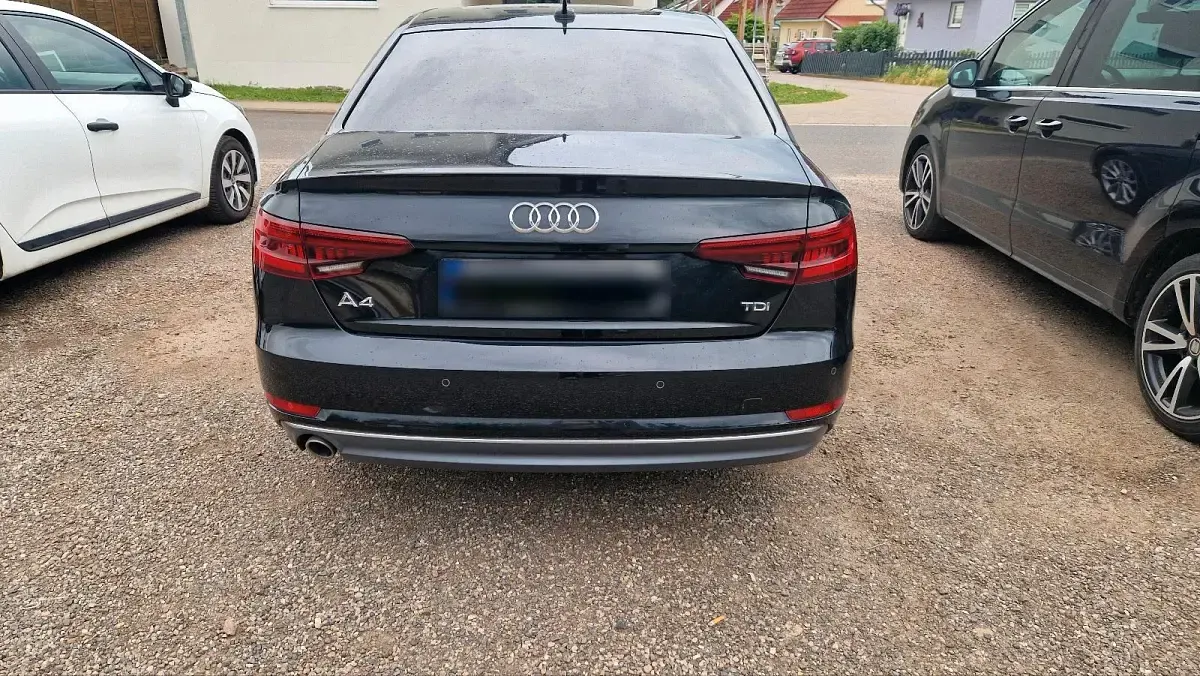 Gebraucht Audi A4 Sport 150 PS (110 kW) 2018 Schwarz Limousine