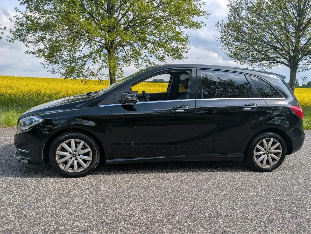 Gebraucht Mercedes 200 136 PS (100 kW) 2018 Schwarz Limousine