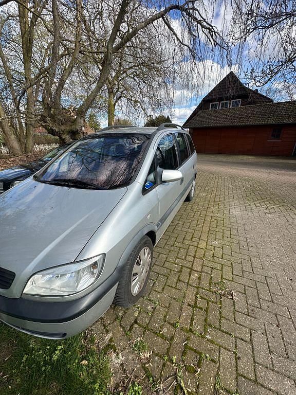 Gebraucht Opel Zafira Edition 101 PS (74 kW) 2000 Silber Van / Kleinbus