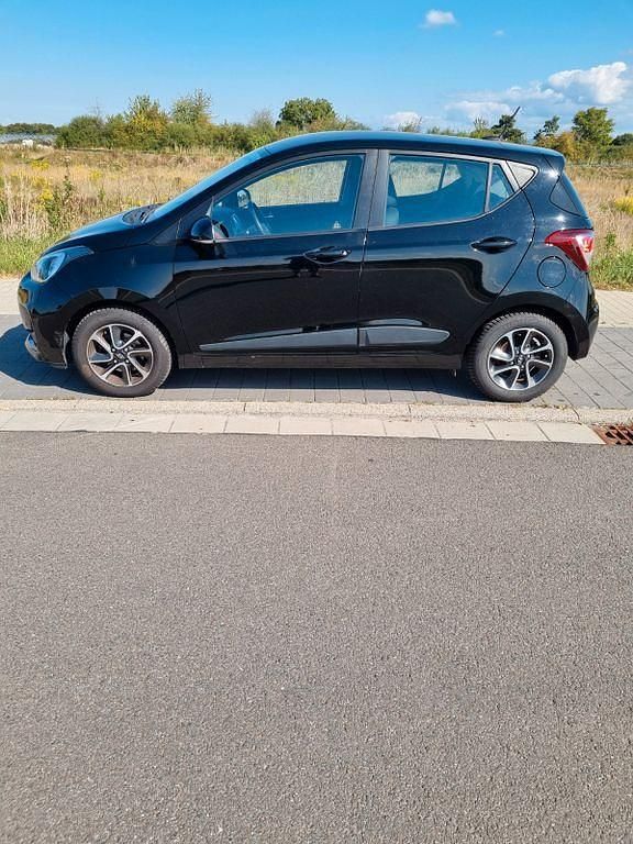 Schwarz Gebraucht 2017 Hyundai i10 Style Kleinwagen | 7.700 € (Guter Preis) - Bild 1/4