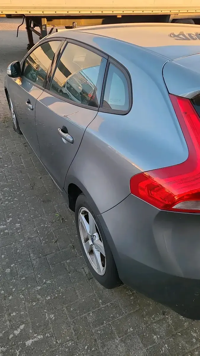 Gebraucht Volvo V40 120 PS (88 kW) 2016 Grau Kombi