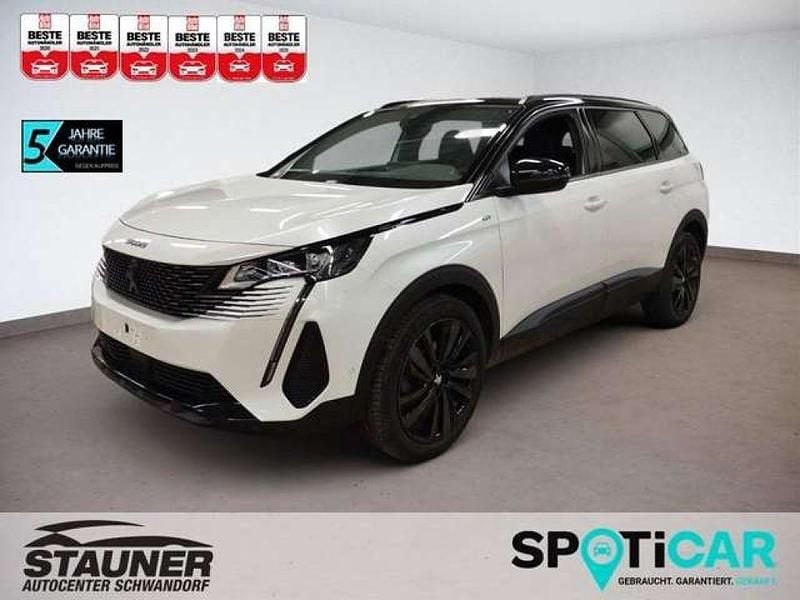 Perlmutt weiß metallic (metallic) Gebraucht 2023 Peugeot 5008 GT Van / Kleinbus | 25.980 € (Superpreis) - Bild 1/4