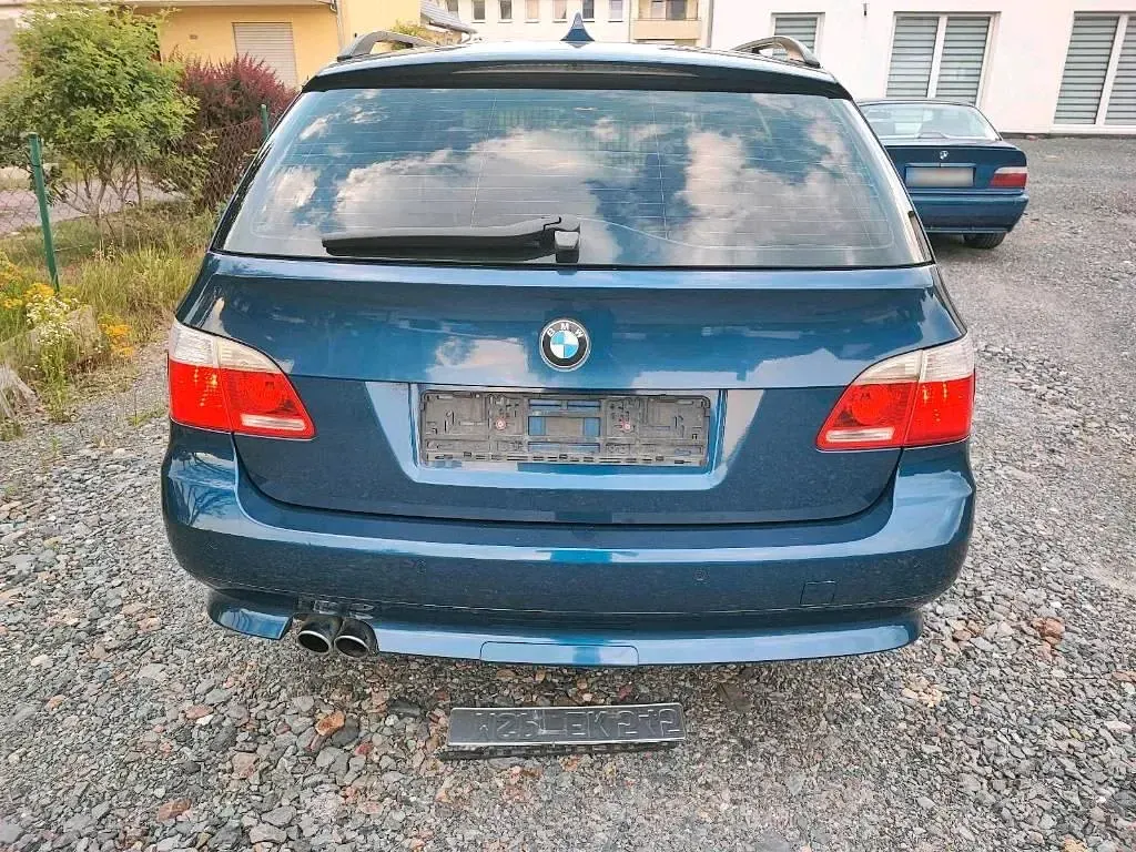 Gebraucht BMW 545 333 PS (244 kW) 2004 Blau Kombi