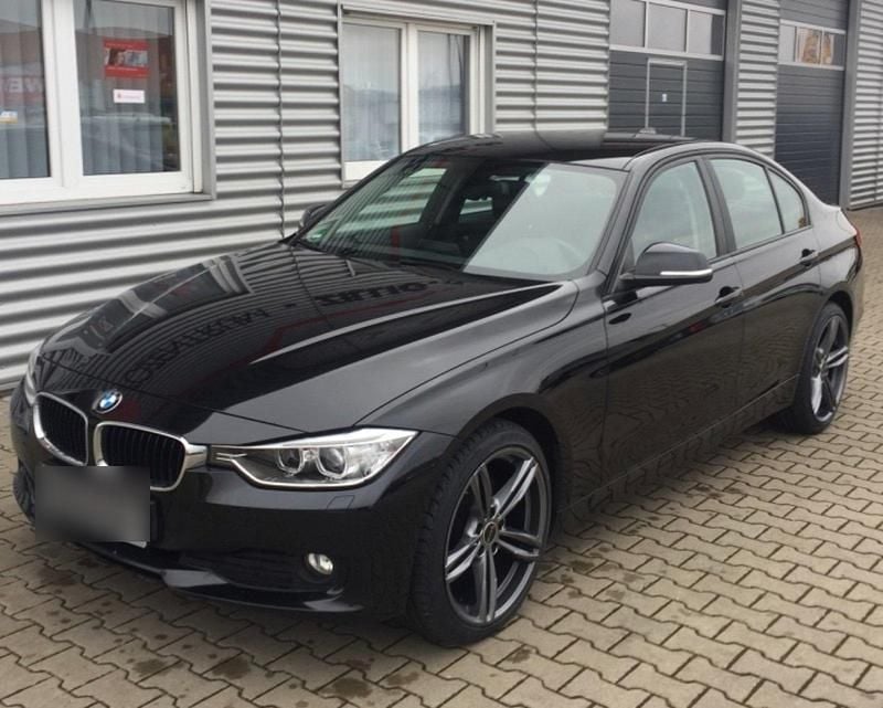 Schwarz Gebraucht 2013 BMW 320 Limousine | 9.990 € (Superpreis) - Bild 1/4
