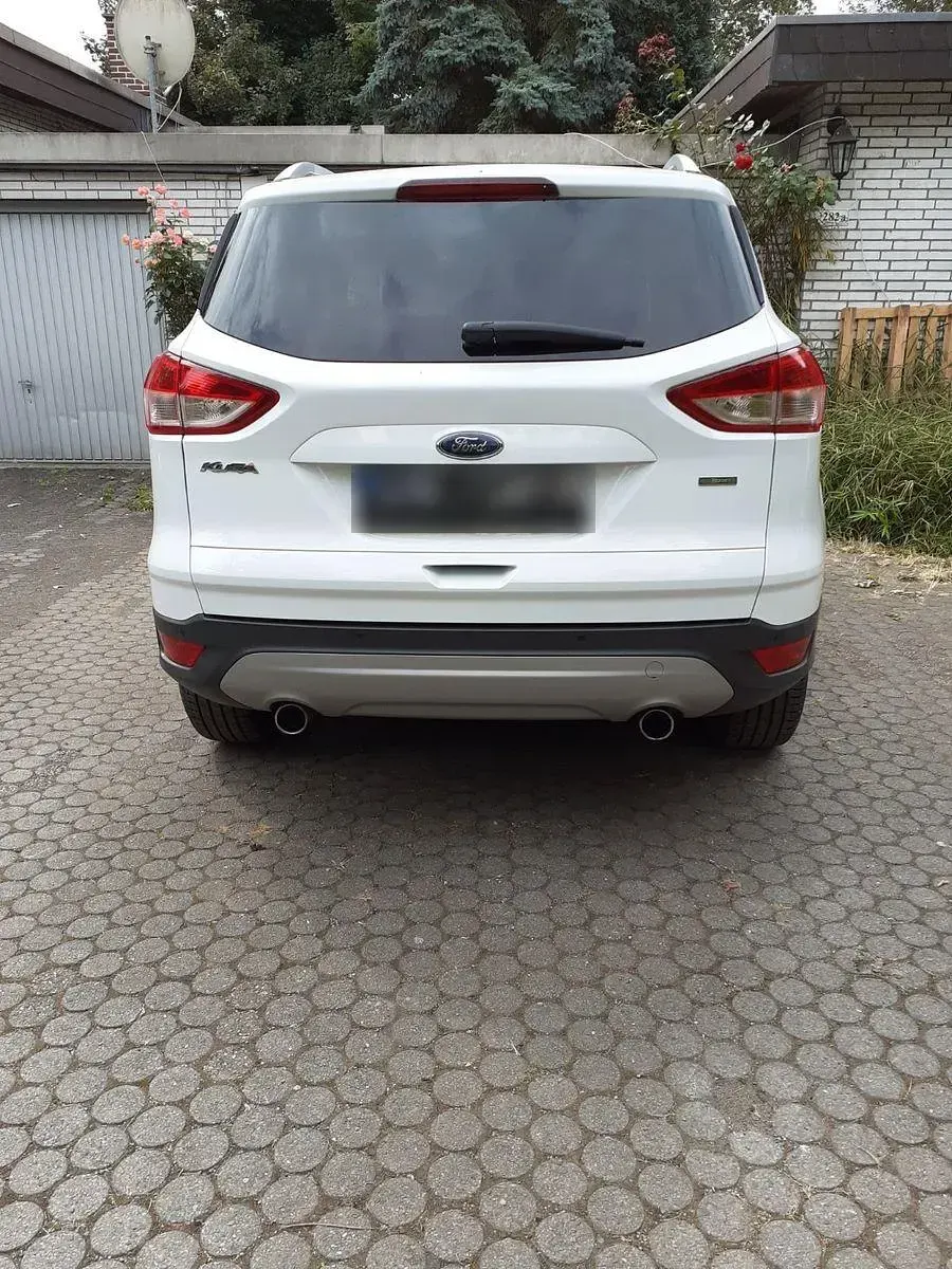 Gebraucht Ford Kuga Trend 150 PS (110 kW) 2016 Weiß SUV