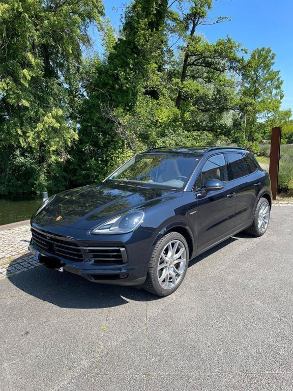 Blau Gebraucht 2023 Porsche Cayenne Platinum Edition SUV | 95.900 € (Fairer Preis) - Bild 1/4