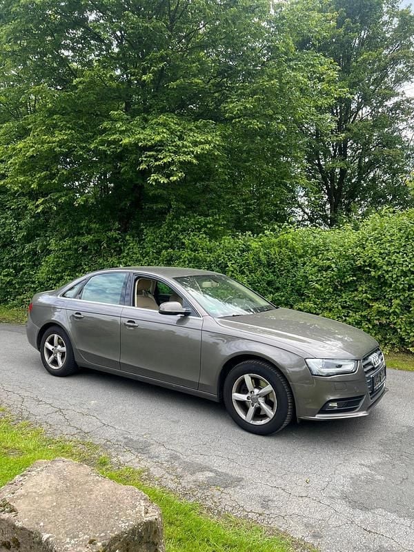 Braun Gebraucht 2013 Audi A4 Limousine | 10.500 € (Guter Preis) - Bild 1/4