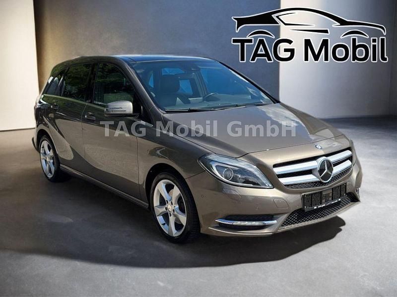 Grau Gebraucht 2012 Mercedes 200 Kombi | 11.735 € (Superpreis) - Bild 1/4