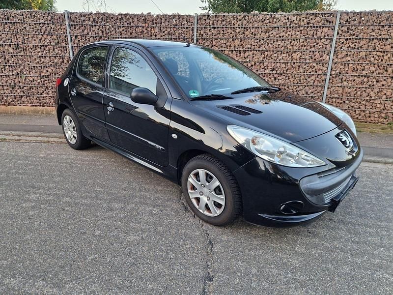 Schwarz Gebraucht 2011 Peugeot 206+ Kleinwagen | 2.850 € (Teuer) - Bild 1/4
