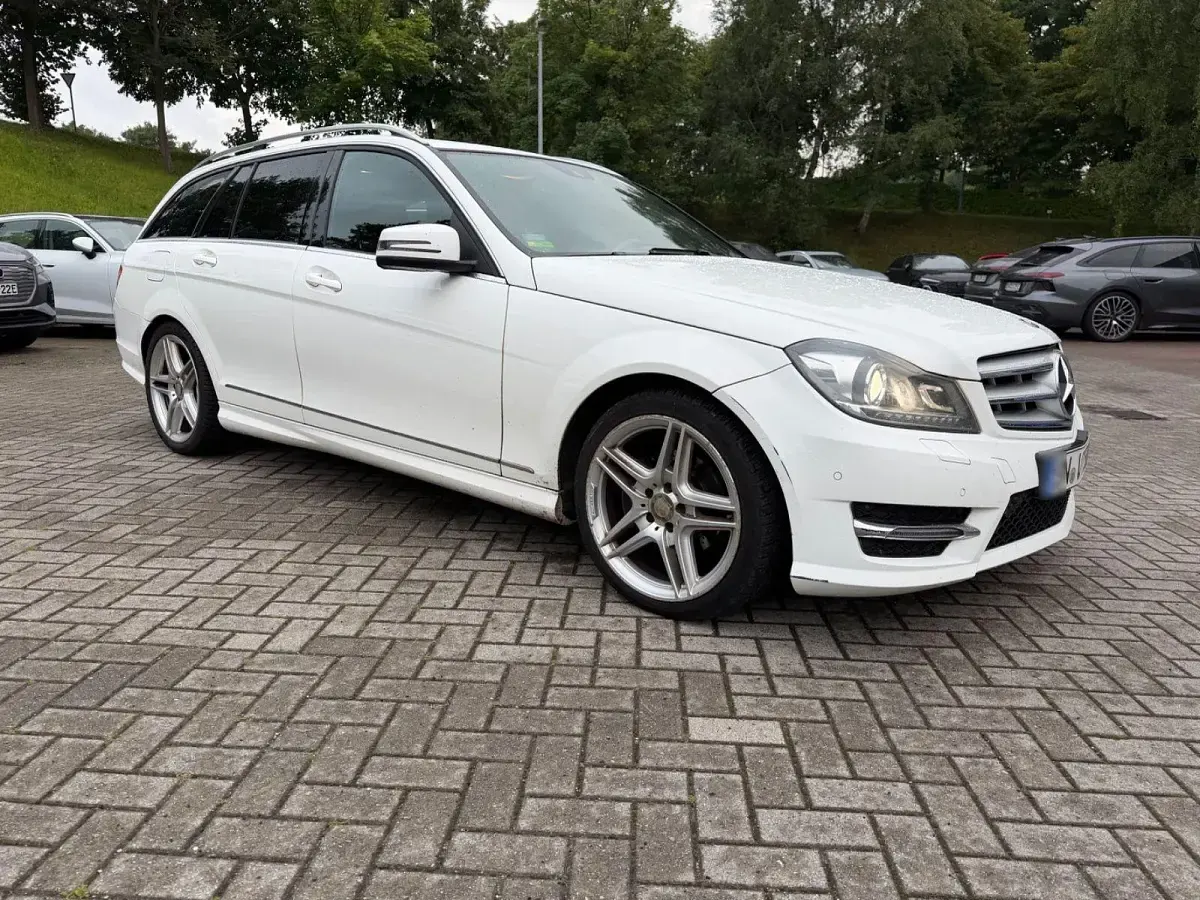 Gebraucht Mercedes C220 Avantgarde 170 PS (125 kW) 2014 Weiß Kombi