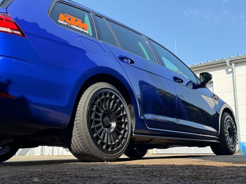 Blau Gebraucht 2018 VW Golf VII Highline Kombi | 17.971 € (Etwas zu teuer) - Bild 1/4