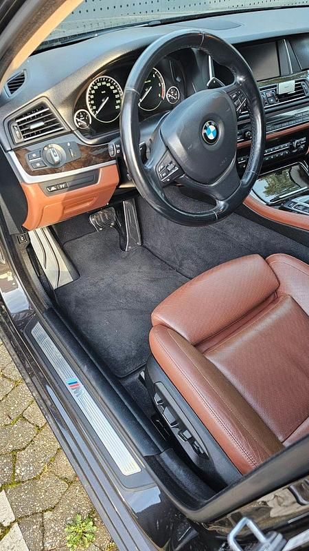 Gebraucht BMW 530 258 PS (189 kW) 2014 Braun Kombi