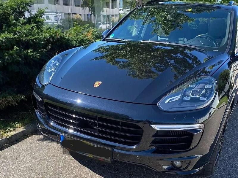 Schwarz Gebraucht 2016 Porsche Cayenne S Chrono SUV | 59.500 € - Bild 1/4