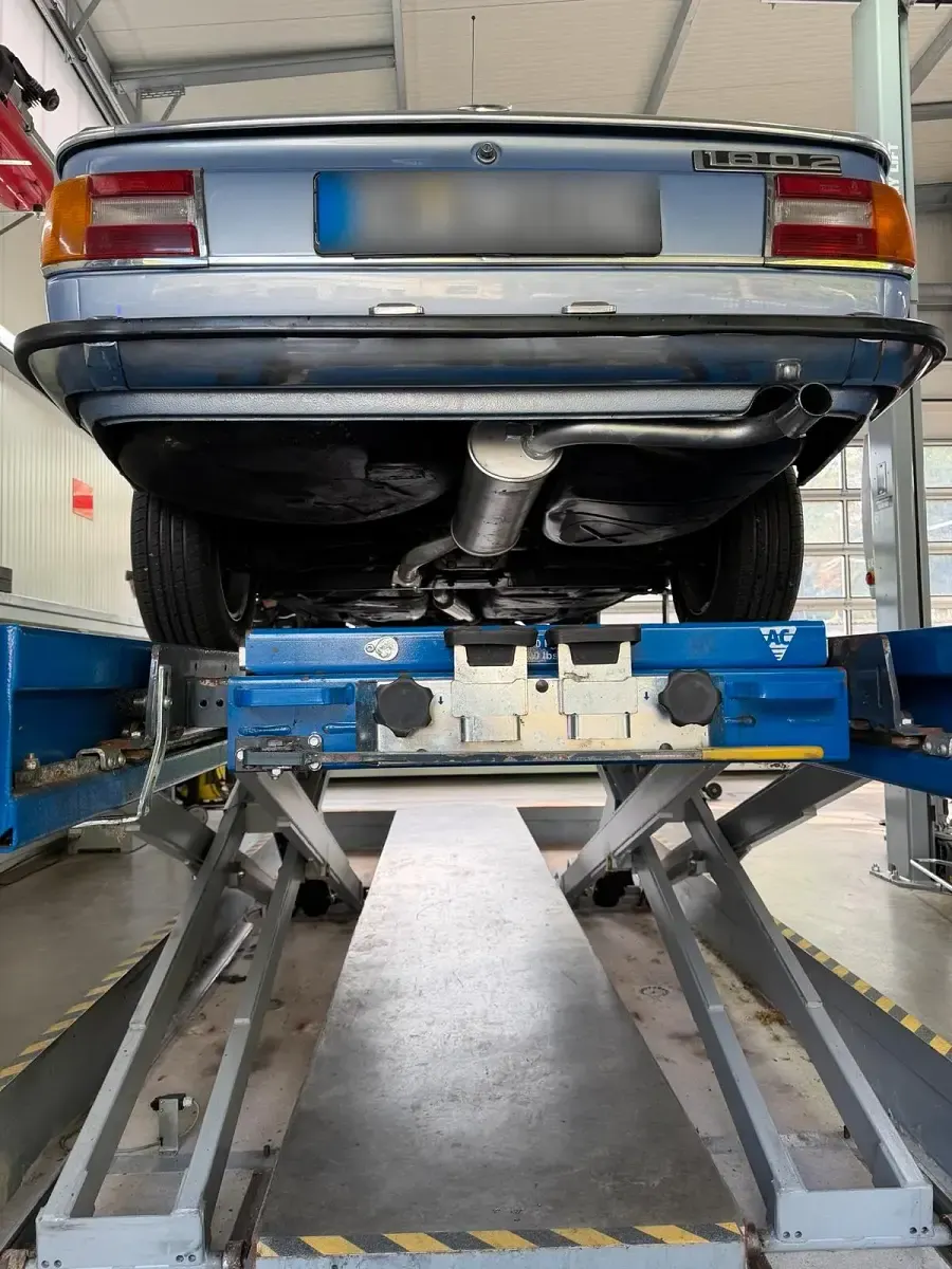 Gebraucht BMW 1802 90 PS (66 kW) 1974 Blau Limousine