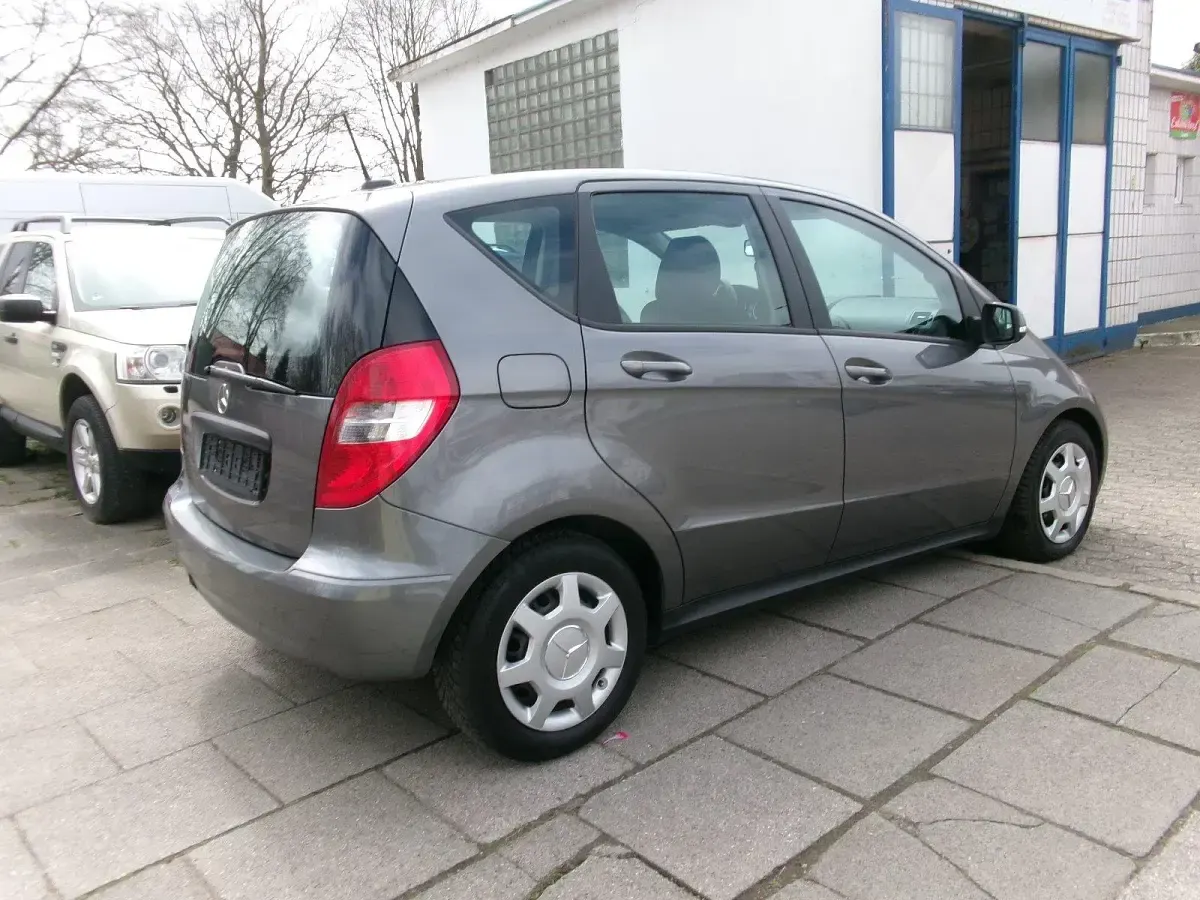 Gebraucht Mercedes A160 82 PS (60 kW) 2011 Grau Kleinwagen