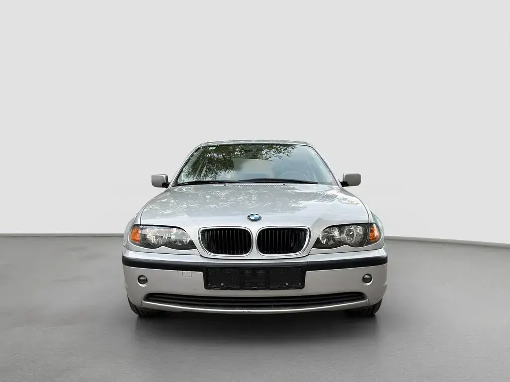 Gebraucht BMW 318 143 PS (105 kW) 2002 Silber Limousine