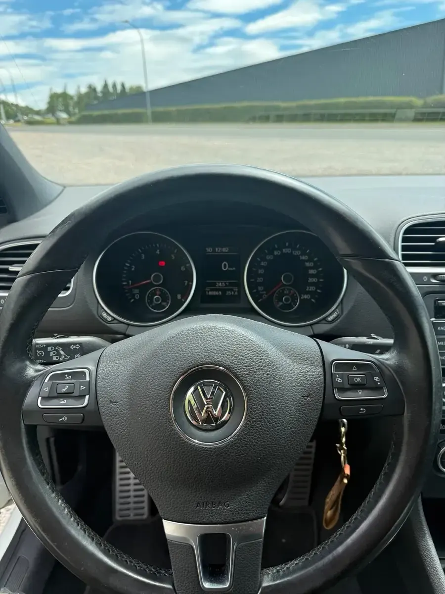 Gebraucht VW Golf Cabriolet 122 PS (89 kW) 2013 Cabrio